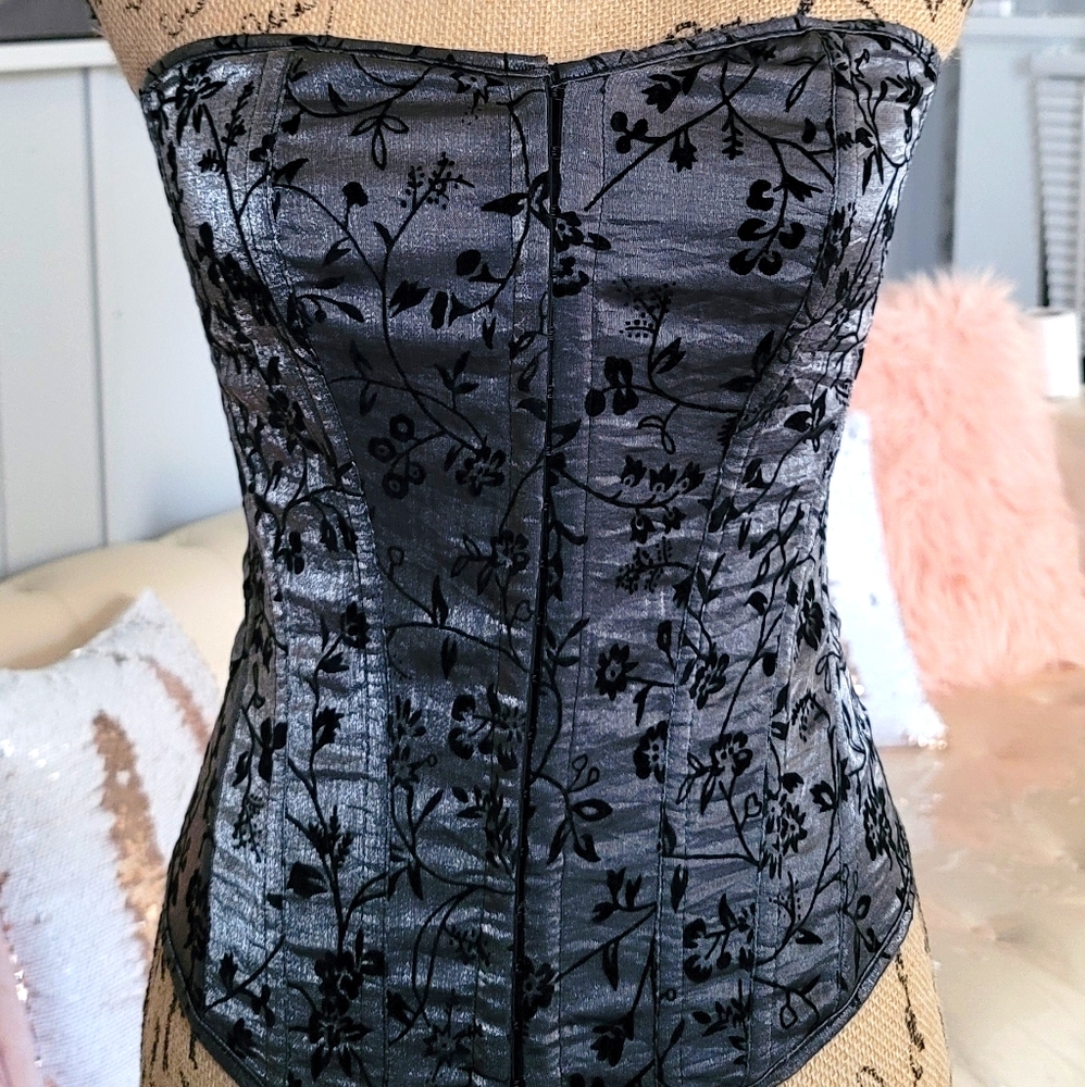 Beautiful corset size small womens.